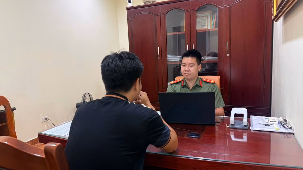Công an phường làm việc với anh T.Đ.Q.