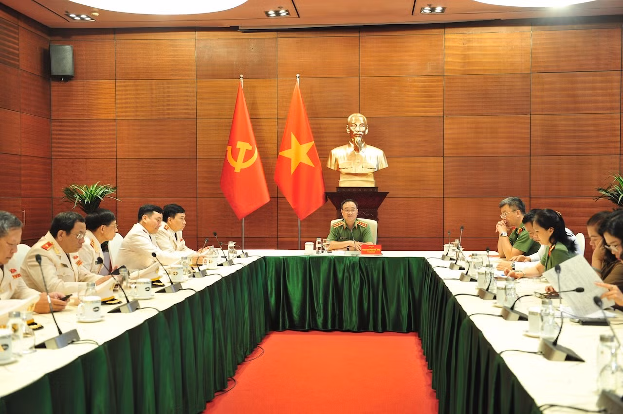 thu-truong-tung.jpg