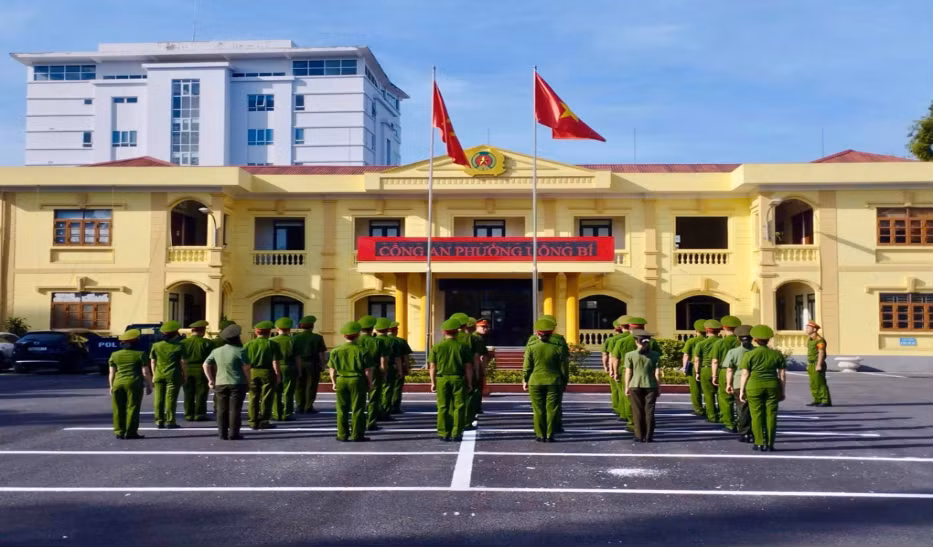 cbcs-cong-an-phuong-uong-bi-chuan-bi-lam-le-chao-co.png