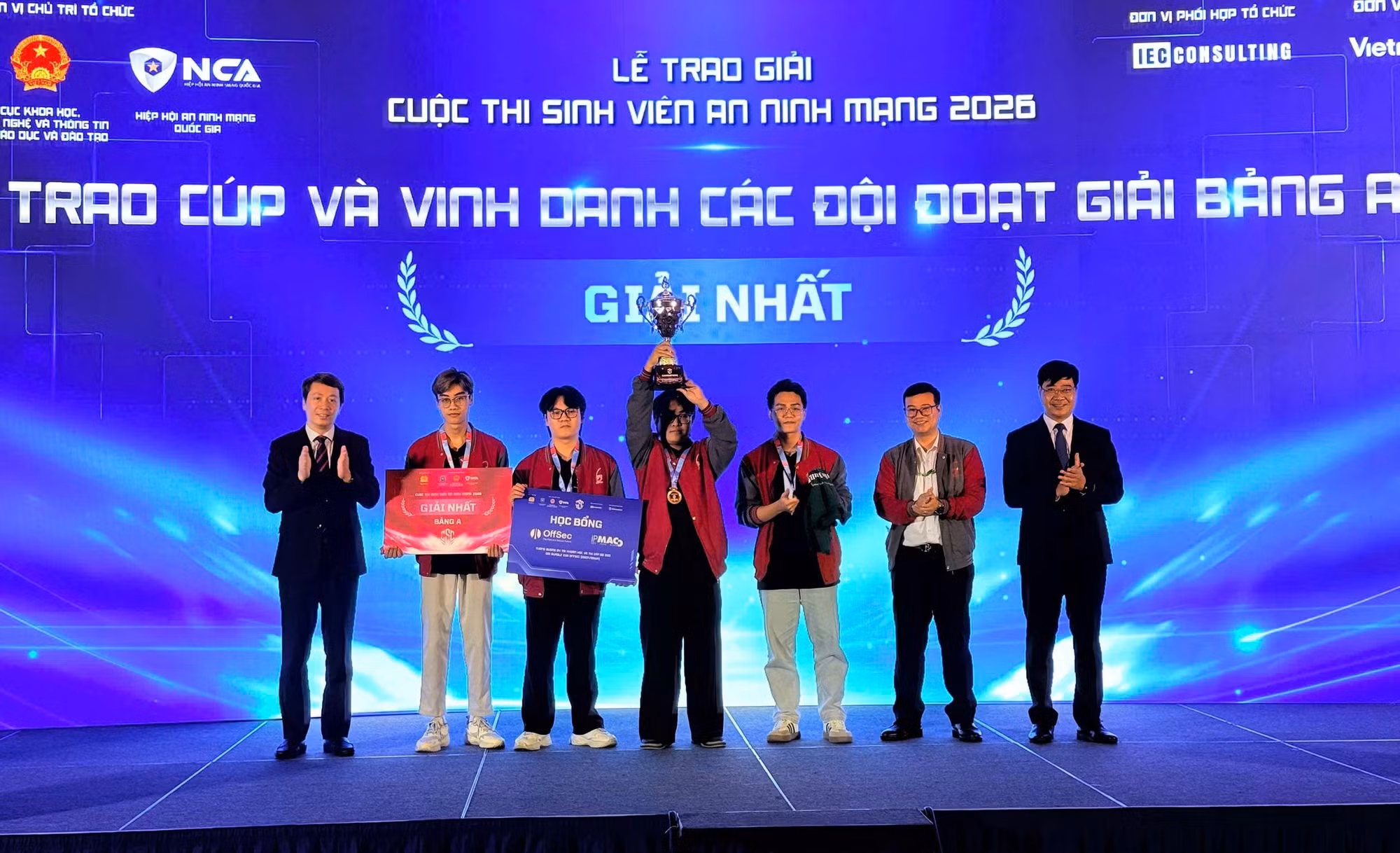 Đội PTIT.BW của Học viện Công nghệ Bưu chính Viễn thông đã giành giải Nhất cuộc thi.