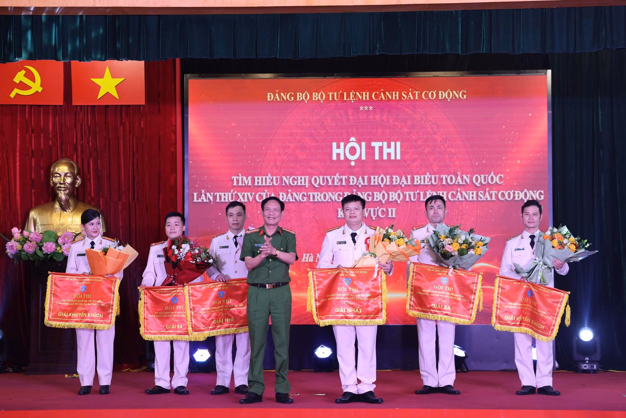 nhat.jpg