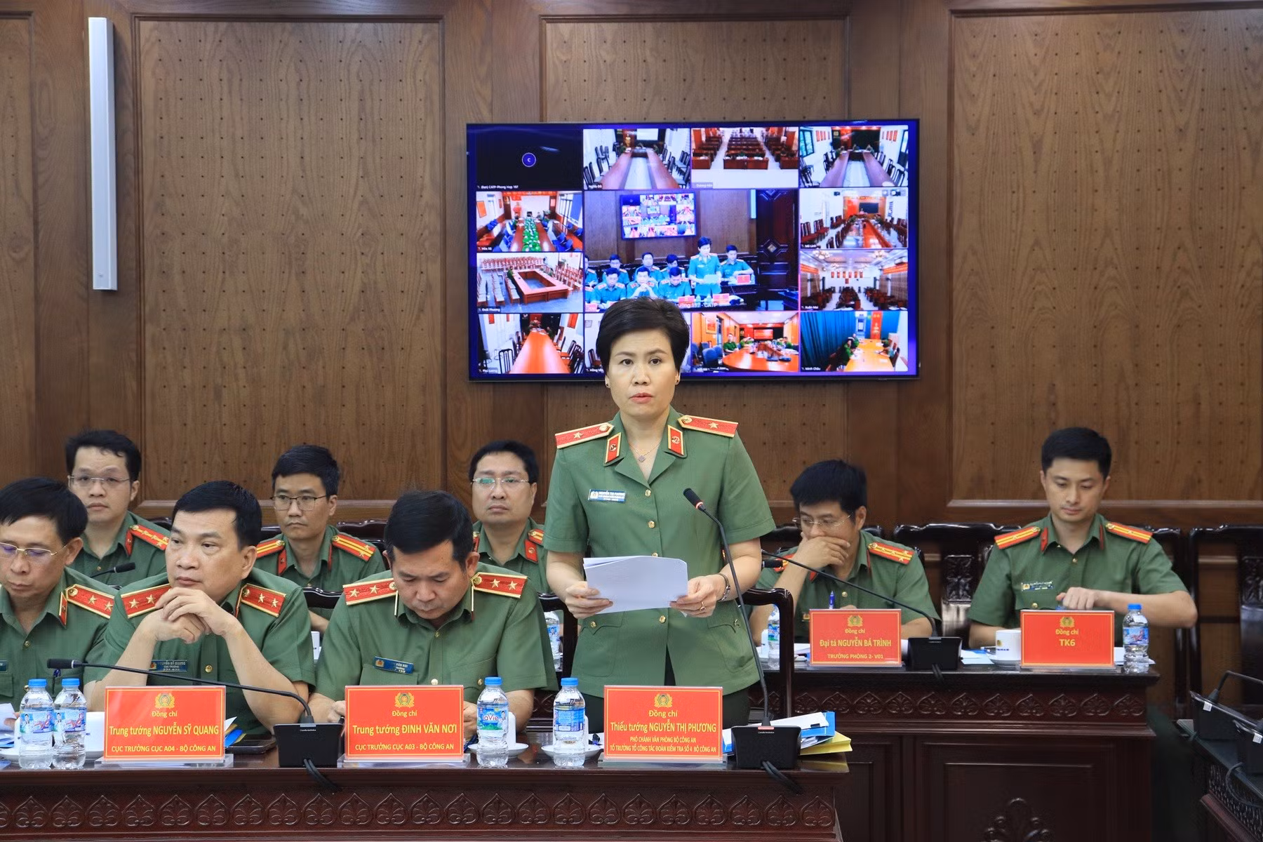 Thiếu tướng Nguyễn Thị Phương, Phó Chánh Văn phòng Bộ Công an trình bày dự thảo báo cáo kết quả kiểm tra.
