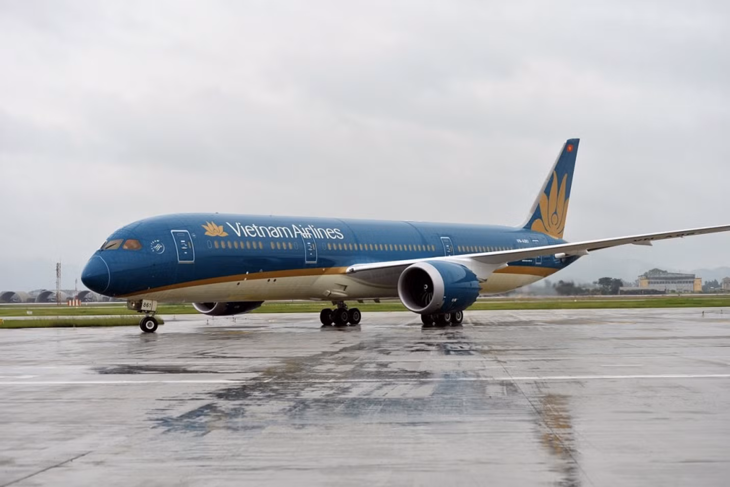 vietnam-airlines-dieu-chinh-ke-hoach-khai-thac-nham-bao-dam-an-toan-tuyet-doi-cho-hanh-khach-va-phi-hanh-doan-truoc-anh-huong-cua-bao-ba-vi-anh-minh-hoa.png