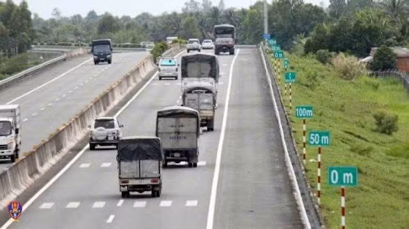 khoang-cach-tren-cao-toc-csgt.jpg
