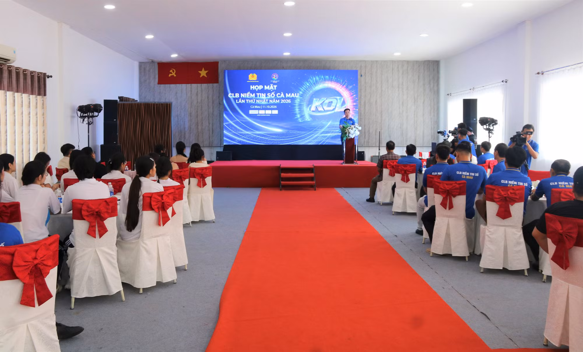 anh-quang-canh-hoi-nghi-kol-lan-thu.jpg