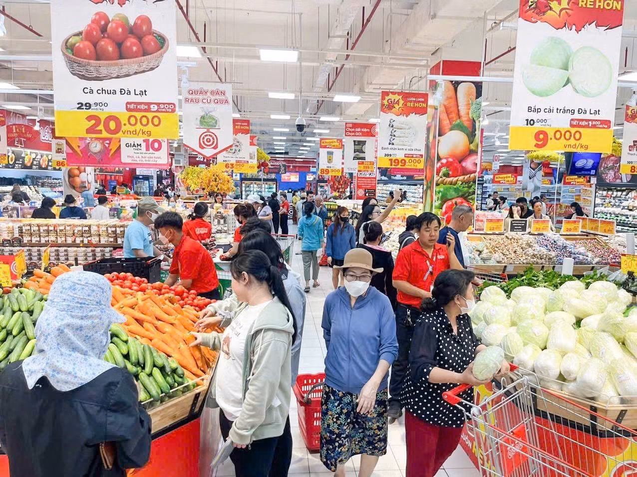 1-nguoi-tieu-dung-mua-sam-tai-sieu-thi-go20250205135443-1764283777-1.jpg