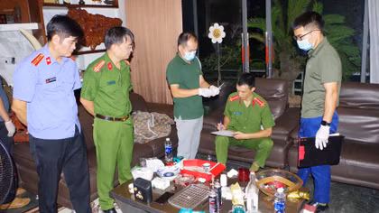 Khi quá khứ bất hảo được khoác áo "quân tử giang hồ"