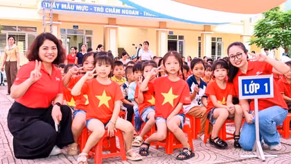 Hành trình Tiếp sức em đến trường 2026 góp phần mang đến một mùa tựu trường trọn vẹn niềm vui và hy vọng cho học sinh các vùng khó khăn.