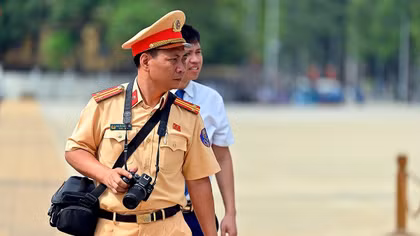 Trung tá Cảnh sát giao thông tuyên truyền bằng clip triệu view