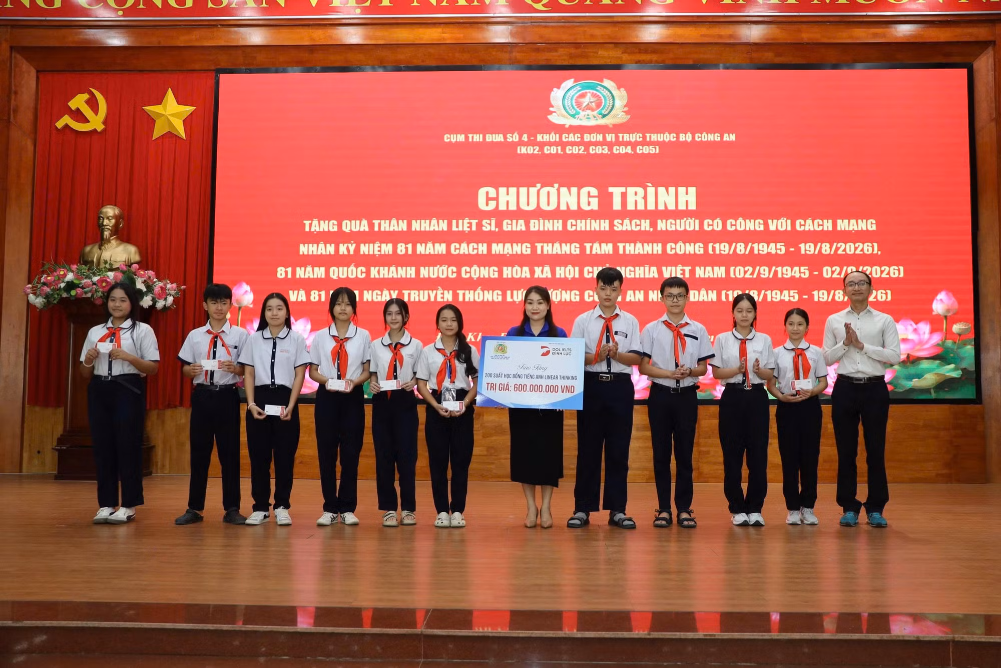 200 suất học bổng “Linear Thinking DOL” góp phần tạo thêm điều kiện học tập, khuyến khích học sinh tại đặc khu Phú Quốc phát huy tinh thần chủ động, nỗ lực vươn lên và từng bước phát triển năng lực.