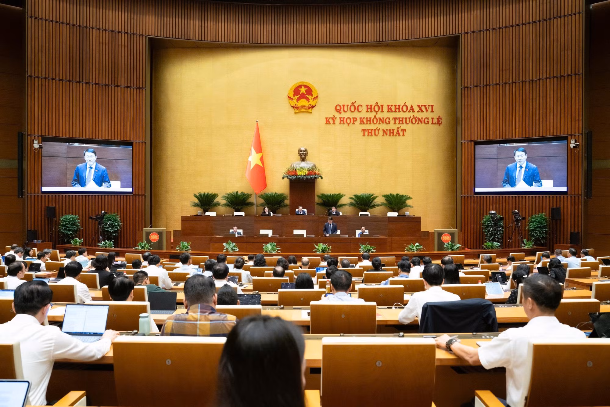 Quang cảnh phiên họp.