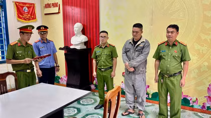 Hàng lậu khối lượng lớn qua biên giới Quảng Trị: Vì sao "voi" chui lọt... "lỗ kim"?