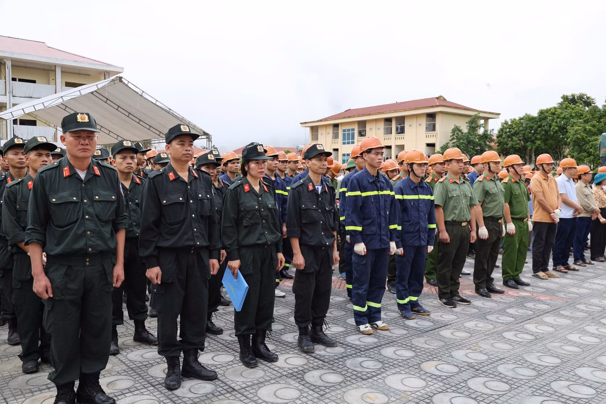 cac-luc-luong-tham-gia-le-ra-quan.jpg