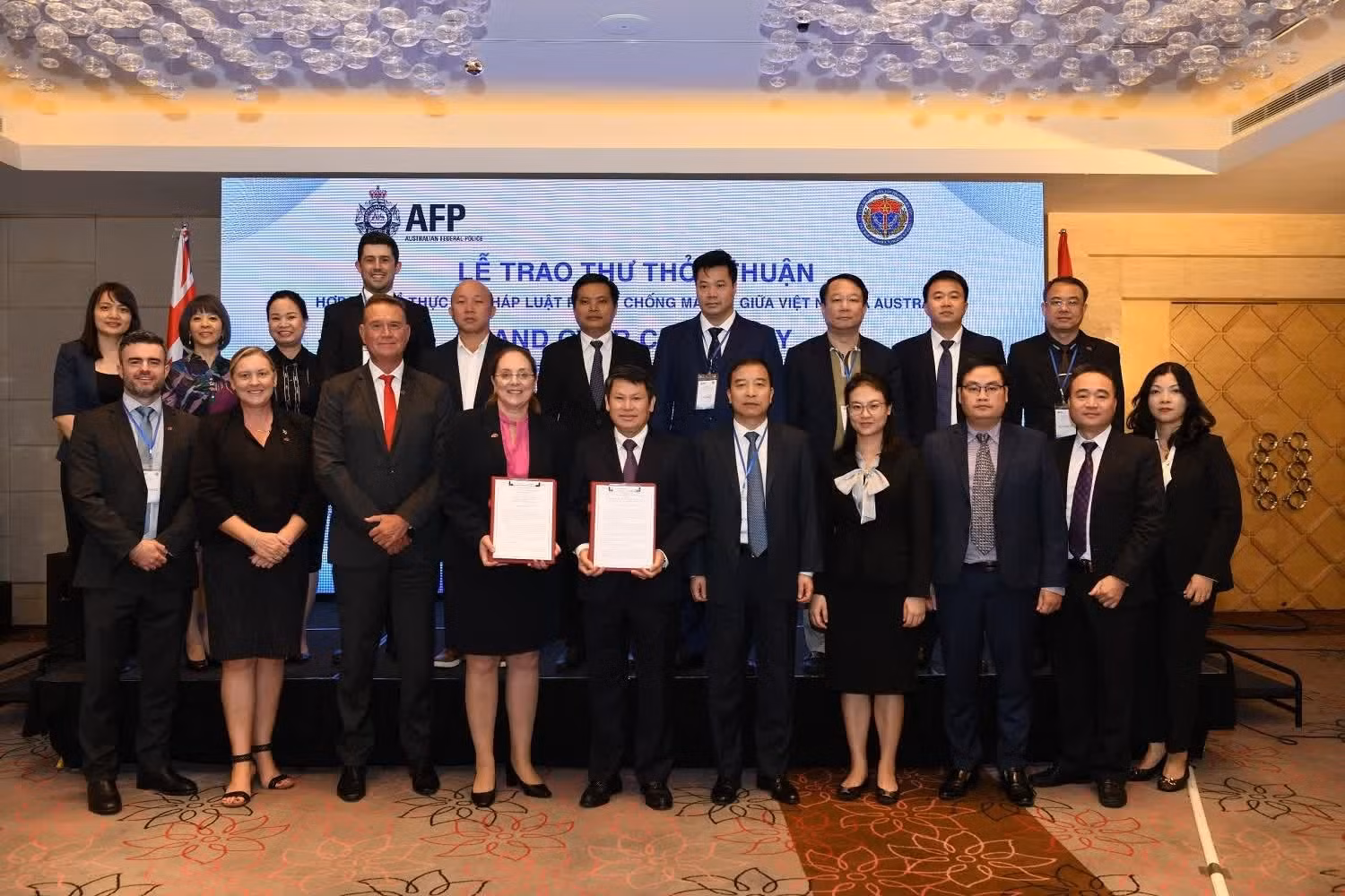 Đại diện lực lượng phòng, chống ma túy Việt Nam và Cảnh sát Liên bang Australia ký Thư thỏa thuận hợp tác phòng, chống ma túy tại Khánh Hòa, tháng 9/2023.