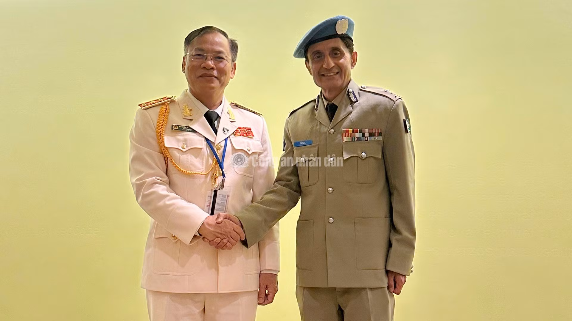 Thứ trưởng Nguyễn Văn Long và Tư lệnh Cảnh sát LHQ Faisal Shakhar.