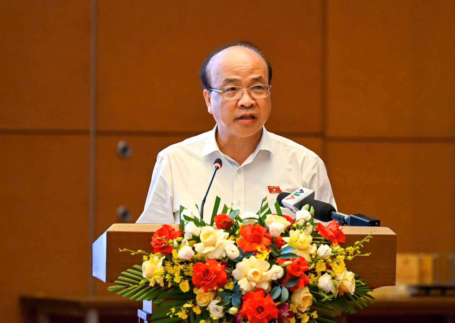 Đồng chí Phan Chí Hiếu, Ủy viên Trung ương Đảng, Chủ nhiệm Ủy ban Pháp luật và tư pháp của Quốc hội báo cáo một số nội dung cơ bản của Đề án, Kế hoạch số 64 của Ủy ban Thường vụ Quốc hội.