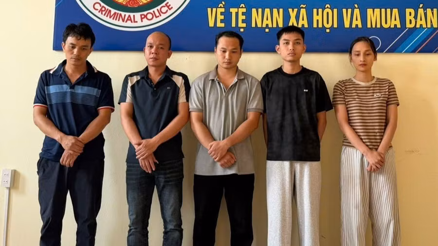 Khởi tố bị can mở hàng loạt tài khoản ngân hàng để "rửa tiền" 