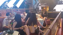 Nhiều nam nữ phê ma túy trong quán bar V8 club lúc nửa đêm