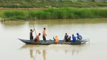 Lật thuyền, 2 cha con bị nước xoáy cuốn trôi