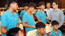 Phó Thủ tướng Vũ Đức Đam thăm trung tâm đào tạo bóng đá trẻ