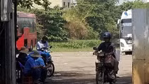 Cần xử lý dứt điểm 2 bến “cóc” hoạt động bên Bến xe Miền Đông