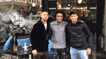 Neymar thong thả dạo London sau khi ghi bàn