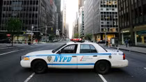 Cảnh sát nổ súng ngăn chặn vụ tấn công bằng dao tại NewYork