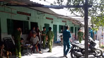 Vợ chồng và hai con nhỏ bị thương sau vụ nổ bí ẩn ở hầm cầu