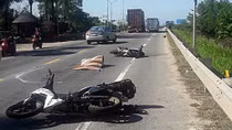 Va chạm với xe đầu kéo, nữ du khách nước ngoài đi xe máy tử vong tại chỗ
