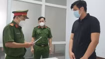 Bắt giam nhân viên ngân hàng chiếm đoạt tiền của khách