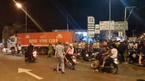 Nữ sinh lớp 9 container cuốn vào gầm kéo lê 30m