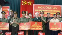 Bộ Công an trao tặng quà và nhà tình nghĩa đối với các gia đình có công với cách mạng