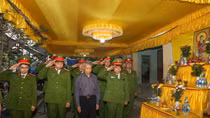Quê nhà nghẹn ngào đón Thiếu úy Bùi Minh Qúy về với đất mẹ