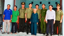 Trao nhà tình nghĩa cho nguyên cán bộ an ninh