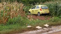 Xe taxi nổ lốp, tài xế chết bí ẩn giữa quốc lộ
