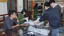 Liên tiếp thu giữ nhiều điện thoại di động nhập lậu