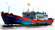 Hai ngư dân đầu tiên được vay vốn ưu đãi đóng mới tàu đánh bắt xa bờ