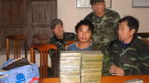 BĐBP bắt đối tượng vận chuyển 20 bánh heroin