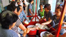 Ấm áp những bát cháo nghĩa tình