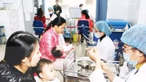 Hơn 2.500 trẻ được tiêm vắc xin Quinvaxem an toàn tại các điểm tiêm dịch vụ 