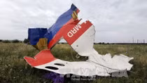 Tìm thấy thêm nhiều phần thi thể nạn nhân vụ MH17 