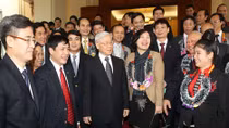 Ai làm cho kinh tế phát triển đi lên, đó là người có phẩm chất, năng lực, vì nhân dân phục vụ