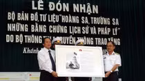Tặng bản đồ chủ quyền Hoàng Sa, Trường Sa cho Học viện Hải quân