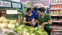 Thực phẩm sau Tết giá ổn định, trái cây tăng nhiệt