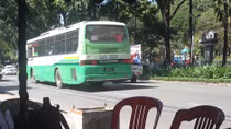 Chuyện về cụ bà bán quán vỉa hè biết 4 ngoại ngữ 