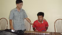 Mua bán ma túy trước cổng bệnh viện