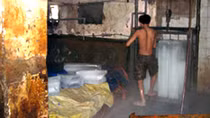 Có nên tin vào nước đá “tinh khiết”, nước đá “sạch”?