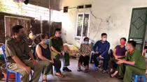 Đến từng ngõ, gõ từng nhà để tuyên truyền phòng chống dịch
