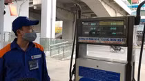 Xăng dầu giữ nguyên giá