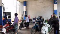 Giá xăng dầu giảm hơn 100 đồng/lít